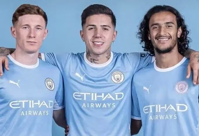 S odlaskom starih veznih igrača, tko će nositi novi dres Manchester Cityja?